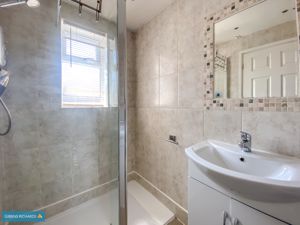 Shower room- click for photo gallery